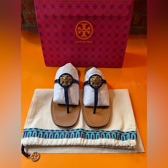 Tory Burch Mini Miller Patent Leather Thong Sandals - Picture 5 of 11